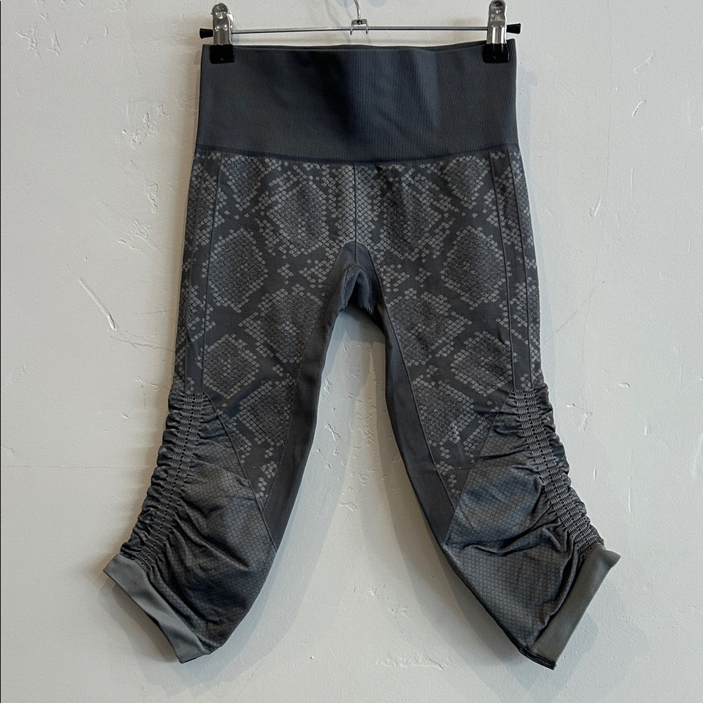 Lululemon In The Flow Crop II - Picture 2 of 11